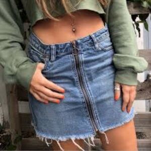 Free People Zip It Up Denim Mini Skirt Full Front Zip Frayed Raw Hem Size 31 12